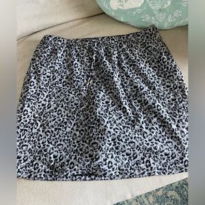 Chico’s Zenergy Neema Skort Grey Leopard Print Sz 12 NWT